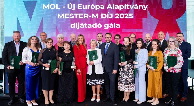 A sokak által kedvelt szekszárdi tanár is a MOL – Új Európa Alapítvány Mester-M Díját