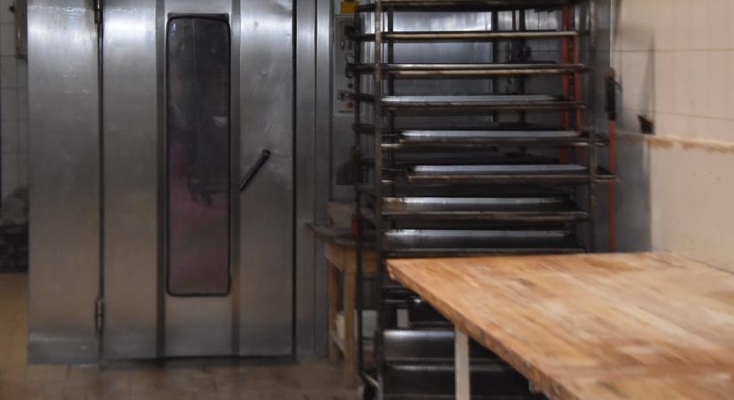 Betört egy pékségbe, majd az 50 fokos kemencében aludt el egy férfi Békésen