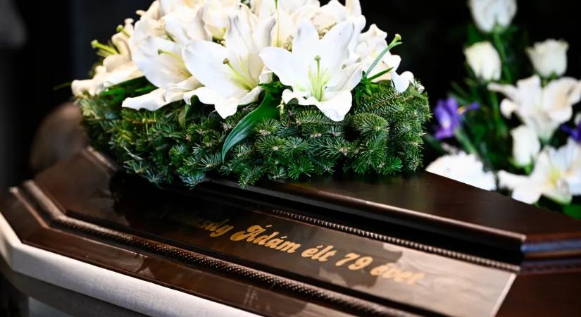 Eltemették Nádasdy Ádámot