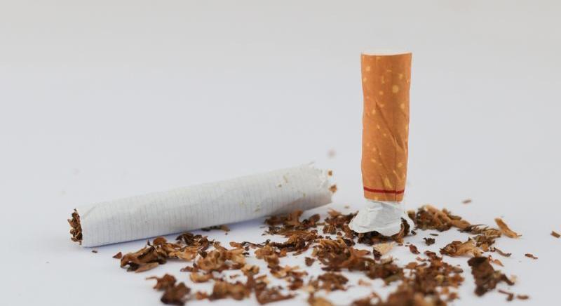 NATO-ország tiltja be totálisan a dohányzást