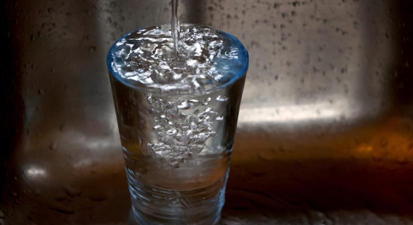 A klímából származó szennyezés miatt nem használható a csapvíz a szombathelyi kórházban