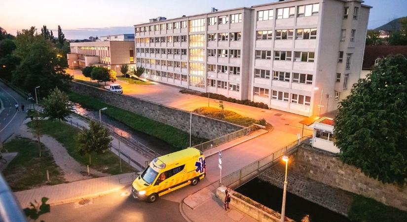 "Ne legyen hős, ha fáj!” – Üzent a betegeknek a Markhot Ferenc Kórház