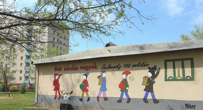 Így ünnepelték Janikovszky Éva 100. születésnapját Szegeden, egy különleges vendég is érkezett