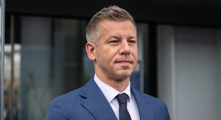 Magyar Péterék megállapodtak a Mollal: marad a védett üzemanyagár