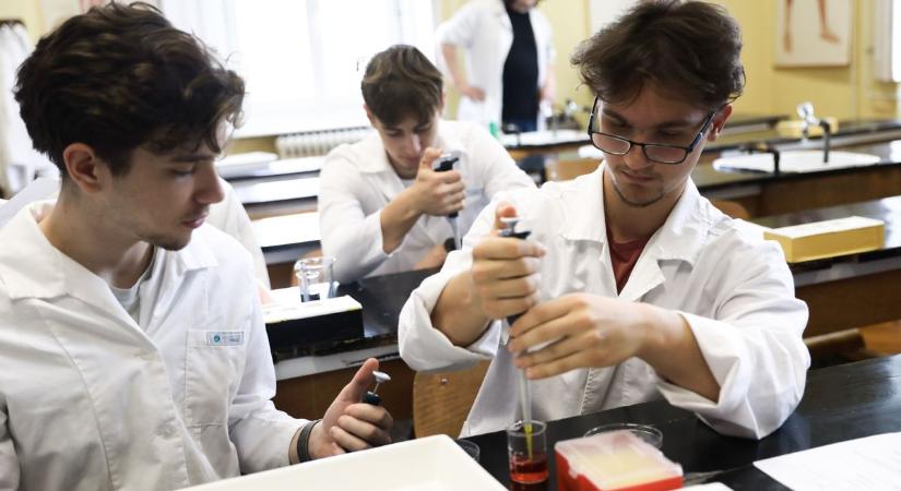 Révaisok és kazinczysok egymástól tanulnak - fotók, videó