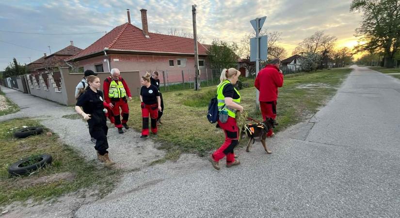 Mindenki a legrosszabbtól tartott: kutyákkal keresték az eltűntet a speciális mentők, de meglepő fordulatot vett a kutatás