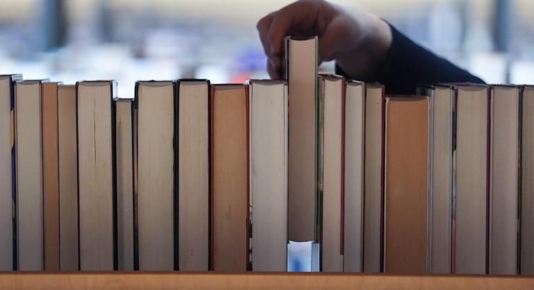 Új alapokra helyezné a kormányzati viszonyt a Szépírók Társasága