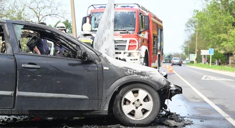 Döbbenetes fotók Szolnokról, szinte a felismerhetetlenségig égett egy autó