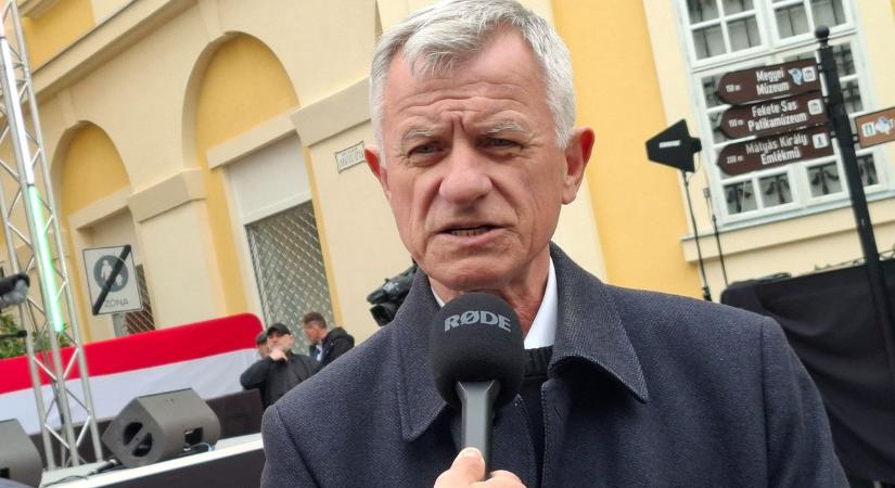 Törő Gábor plakátját megrongálták: durva üzenetek jelentek meg rajta a választás után