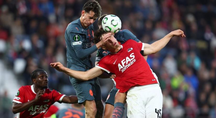 Beállt a magyar csatár a holland csapatba, remek gólpasszt adott fejjel