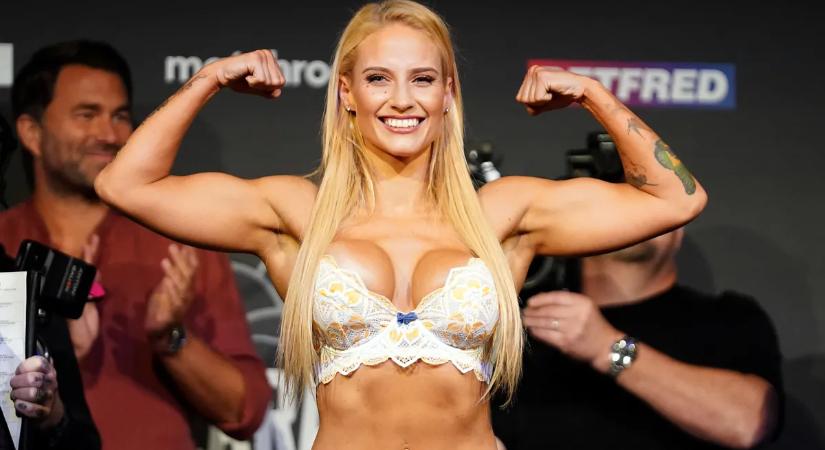 Elképesztő látvány: vörös bikiniben pózol a világhírű bokszolónő