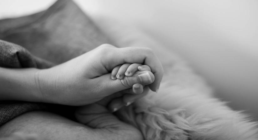 Meghalt egy nyolchetes kisbaba, hatalmasat hibázott a bébiszitter