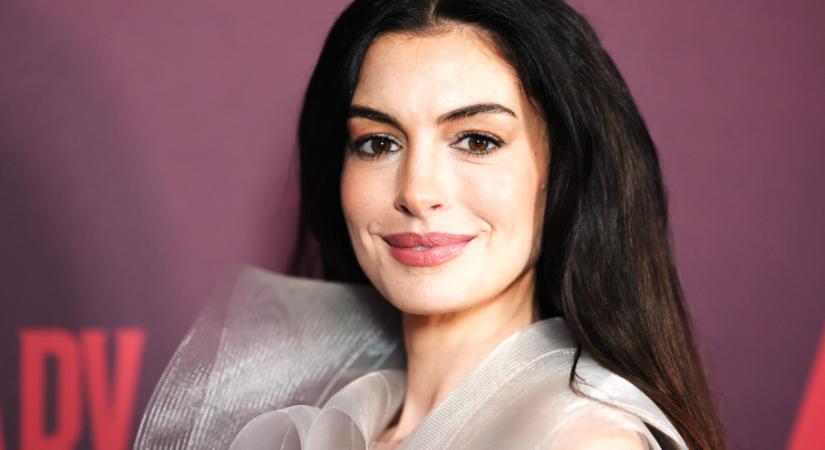 Anne Hathaway pikáns meztelenruhájáról beszél most mindenki – FOTÓK!