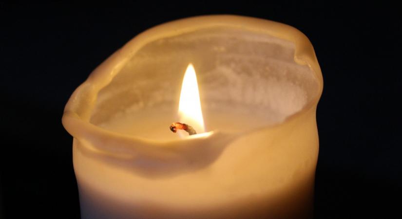 Luxusautójában temettek el egy kínai férfit, súlyos következményei lesznek – videó