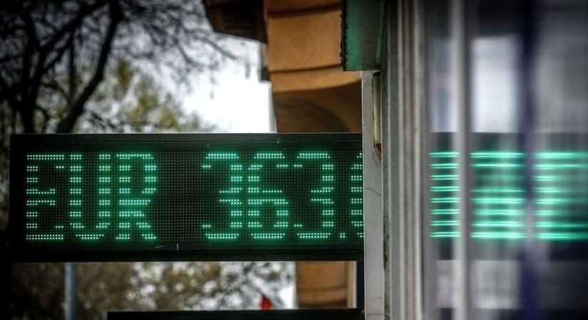 Őrület! Teljesen megrohamozták a valutaváltókat Debrecenben a meglódult árfolyam miatt!