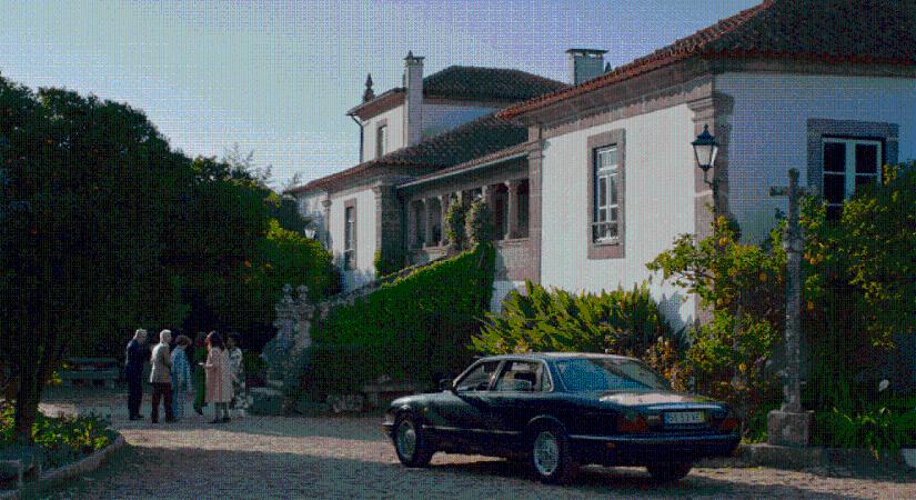 A portugál birtok: Mese a táskás emberről (kritika)