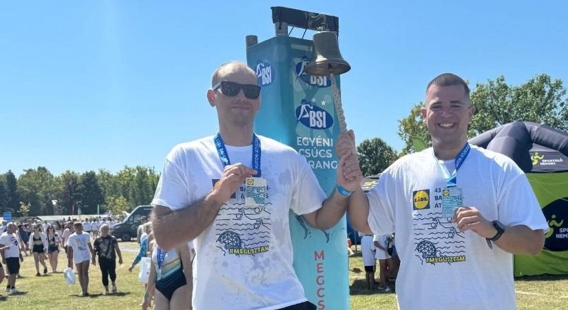 Őrültség vagy hőstett? Két szegedi oktató beteg gyerekekért vállalta be az extrém erőpróbát