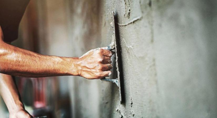 Majdnem megvakult egy segédmunkás, a főnök még orvost sem hívott