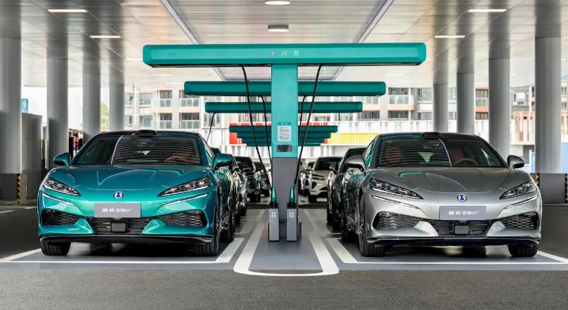 Szélesebesen épül ki a BYD ultragyors töltőhálózata