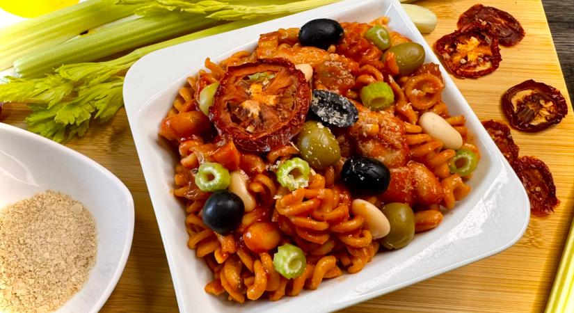 Mediterrán tésztasaláta – frissítő és fehérjedús fogás pár perc alatt