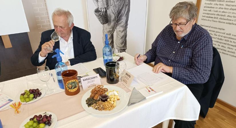 Bornapok a Mondbach-kúriában, ötven tétel kóstolásra az asztalokon