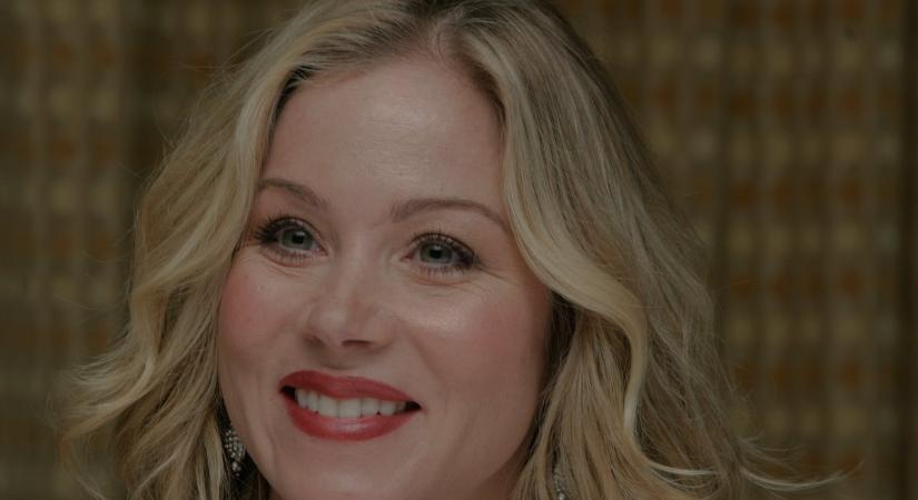 Szomorú hír érkezett! A nagybeteg Christina Applegate-t már kórházban ápolják
