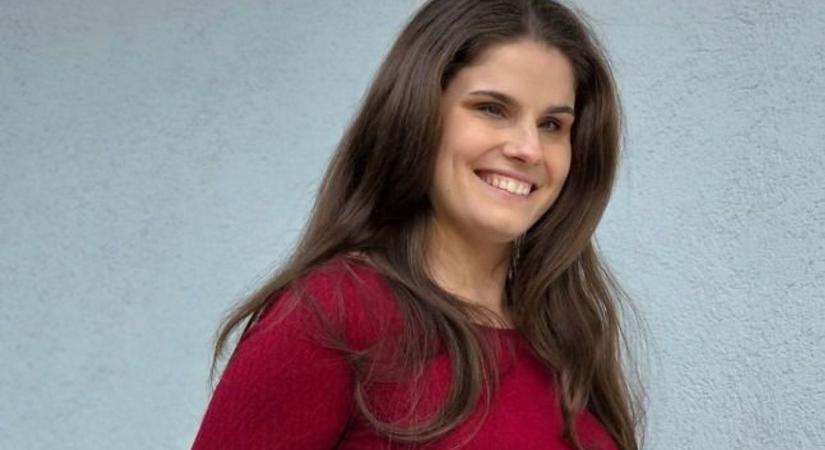 Látás nélkül is mehet jól a hajformázás – Agárdi Szilvi videóban bebizonyítja (videó)