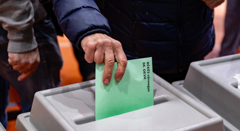 Még számolják a szavazatokat, több választókerület átbillenhet a másik oldalra