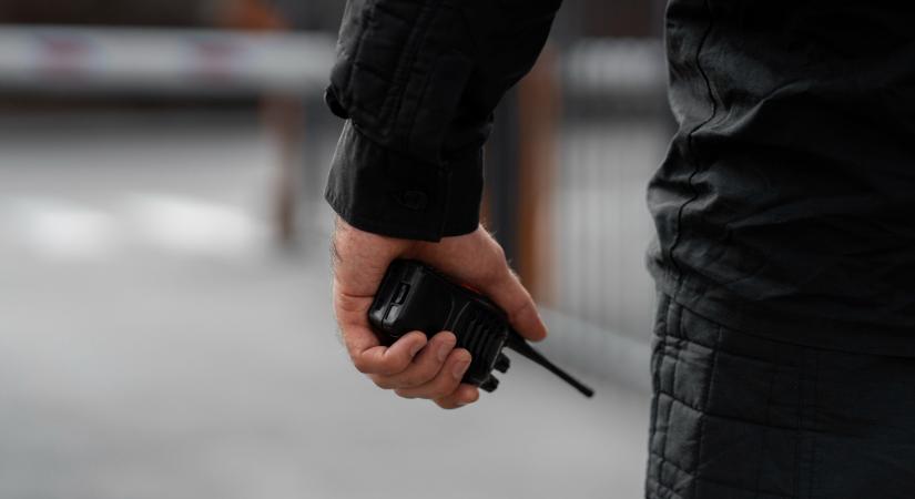 A rendőrség kiürítette a pancsovai hotelt az ellenzéki pártok szemináriuma alatt