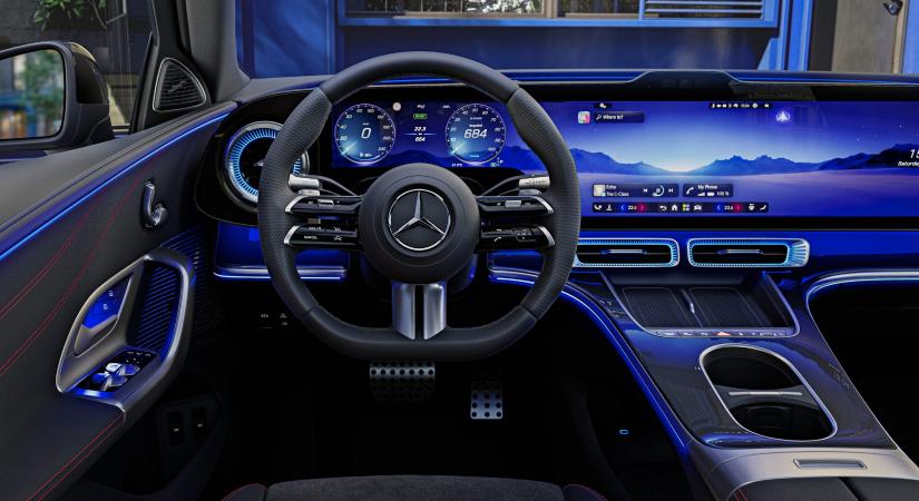 Jön az új C-osztály, fotókon a szupermodern műszerfal