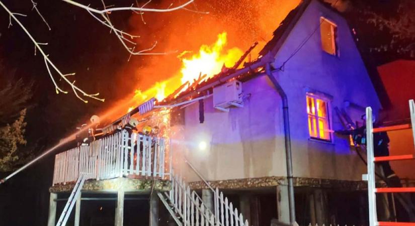 Kigyulladt egy nyaraló a szabolcsi településen, gyorsan kellett cselekednie a tűzoltóknak!
