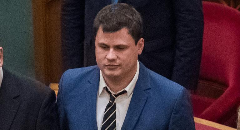 A közmédia kuratóriumának egyik tagja Magyar Péter felhívására lemondott