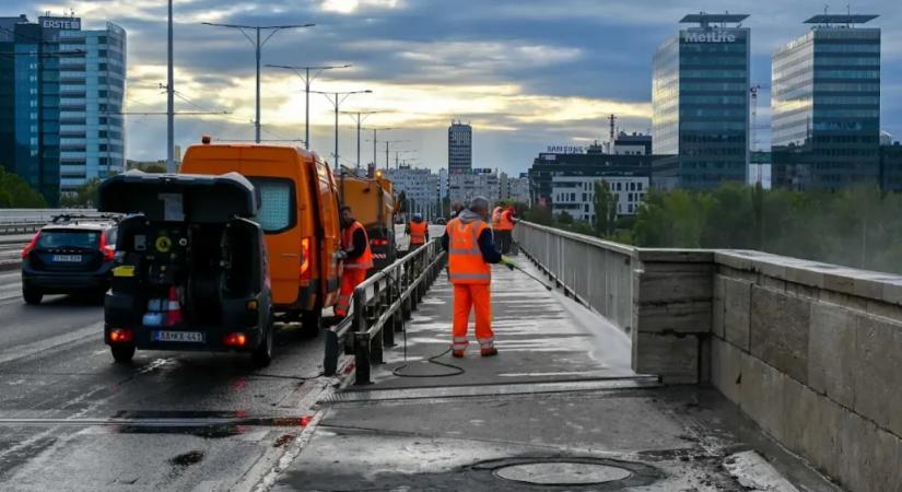 Lemossák az Árpád hidat