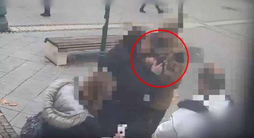 Nem volt jegye a férfinak: amit a jegyellenőr nővel tett, azért börtönbüntetést kérnek rá