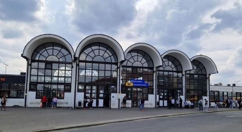 Lezárják a vasútállomást, konténervárost alakítanak ki a szabolcsi városban