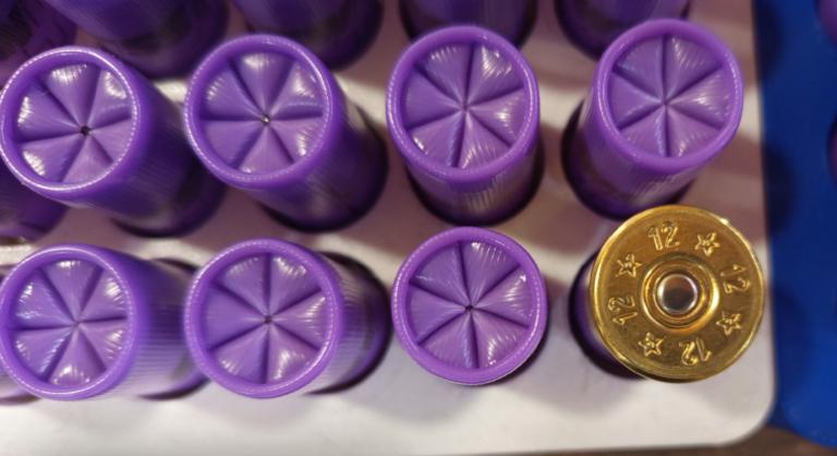 Vádat emeltek egy lőszereket engedély nélkül értékesítő férfi ellen