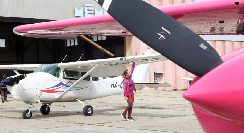 Lengyel szóra lettünk figyelmesek a hangárnál - a ravaszdik otthona felé indulnak