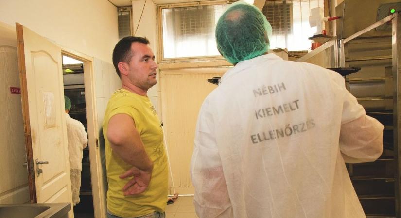 Tonnaszám vonták ki az élelmiszereket a boltokból