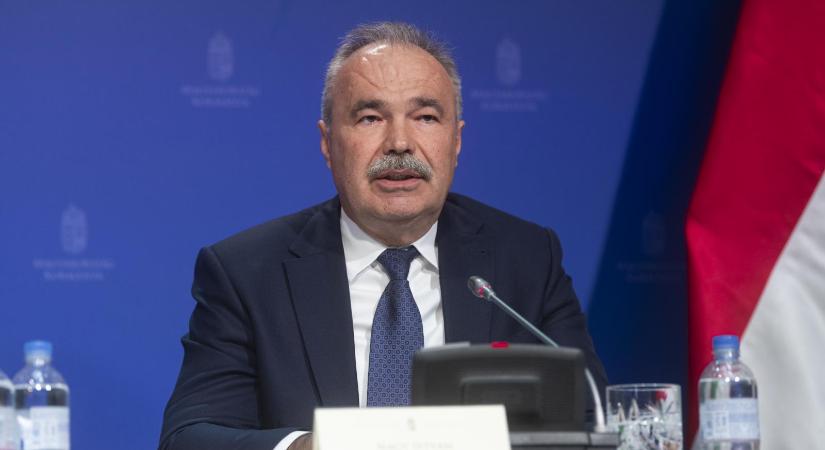 DJ Seggszaggató ismert dalával búcsúzik Nagy István agrárminiszter