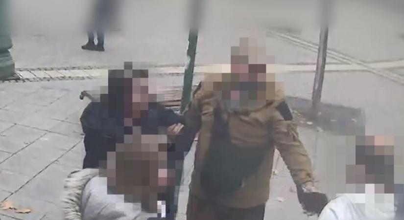 Eltörték egy bírságolni akaró kalauznő csuklóját a vasútvillamoson – videó