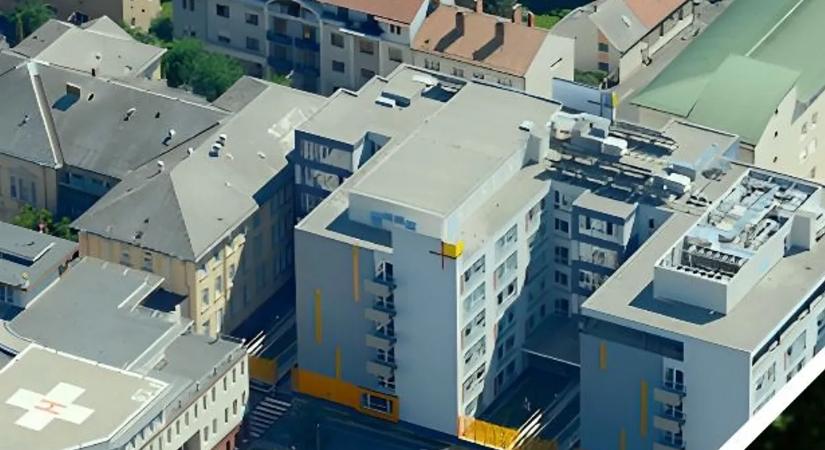 Dietilén-glikol került a szombathelyi kórház vizébe, 11 ember ihatott belőle