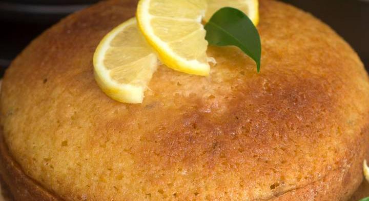 Légiesen könnyű citromos piskóta: krém nélkül is mennyei