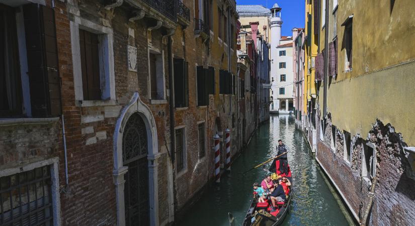 Velence rohamosan süllyed, ezért a város szárazföldre telepítése lehet a végső megoldás