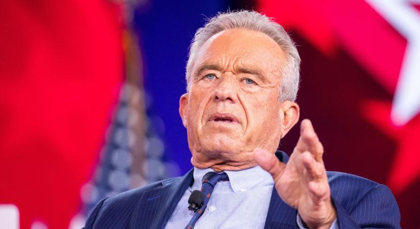 Sokkoló történet terjed Robert F. Kennedy Jr.-ról: állítólag egyszer levágta egy elütött mosómedve péniszét