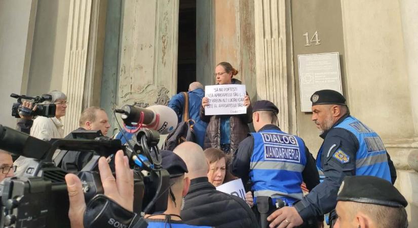 A párbeszédet ajánlja a Bihar Megyei RMDSZ a premontrei rend apátjának