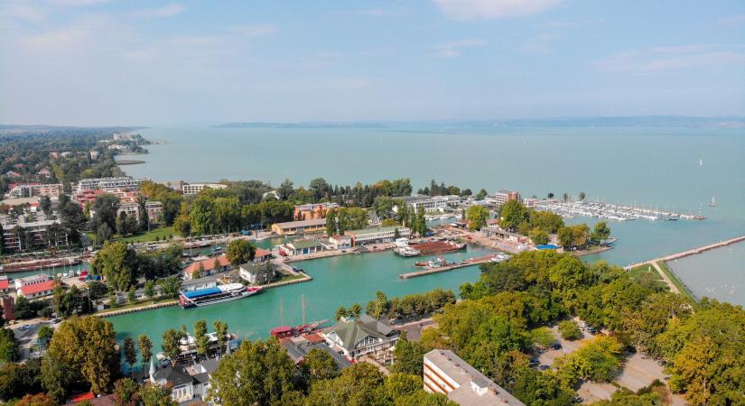 Mutatjuk a legfelkapottabb magyarországi vízparti települések listáját: elképesztő, mennyit kérnek most egy házért