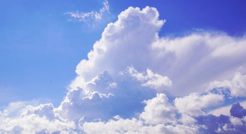 Zivatarok lehetnek pénteken, hét vármegyében figyelmeztetés érvényes