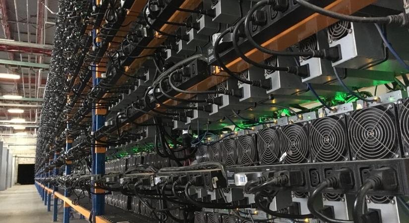 Brutális mennyiségű bitcoint likvidáltak a bányászok