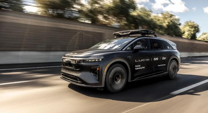 Újabb robotaxik szállítanak utasokat az Ubernél