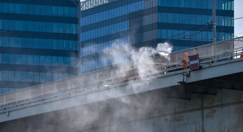 Lemossák a hétvégén az Árpád hidat